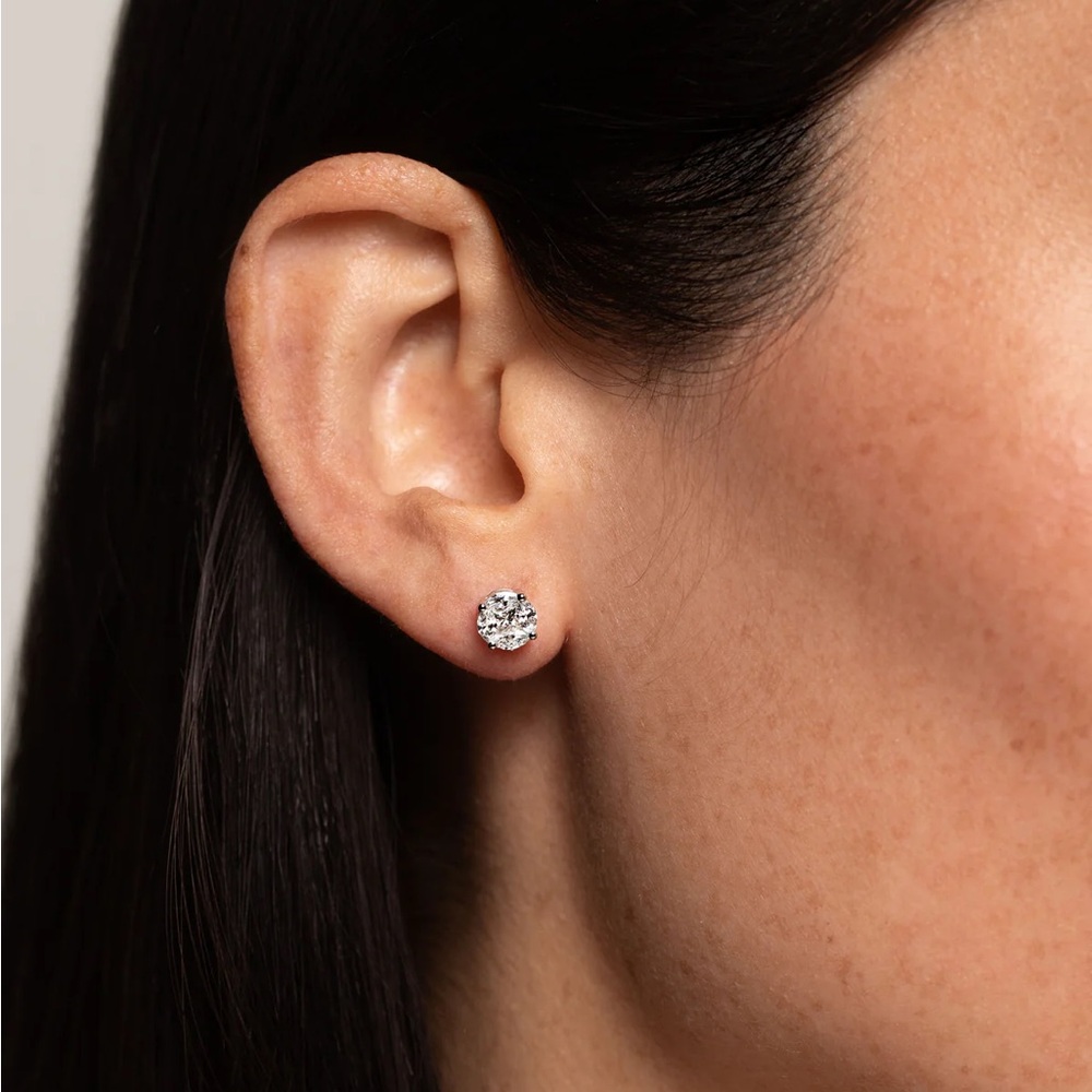 Ring Concierge Round Illusion Diamond Studs